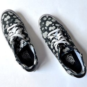 Women’s Floral Print Low Top Vans Size Size 7.5